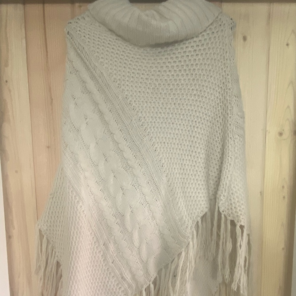 Woven heart beige poncho